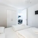 Bellevue Residences - Luxurious Lakeside Apartman