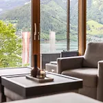 Bellevue Residences - Luxurious Lakeside Lejlighed