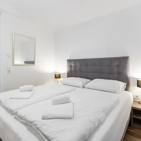Bellevue Residences - Luxurious Lakeside Appartement *