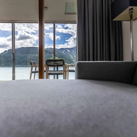 Bellevue Residences - Luxurious Lakeside *