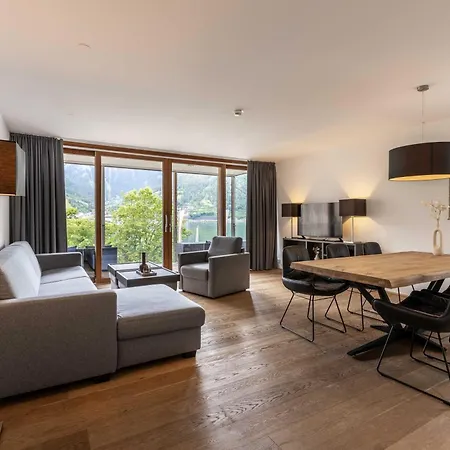 Bellevue Residences - Luxurious Lakeside Apartmán
