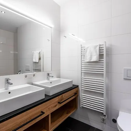 Bellevue Residences - Luxurious Lakeside Διαμέρισμα