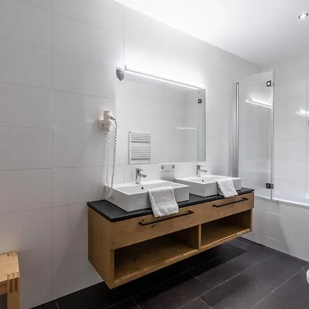 Apartment Bellevue Residences - Luxurious Lakeside