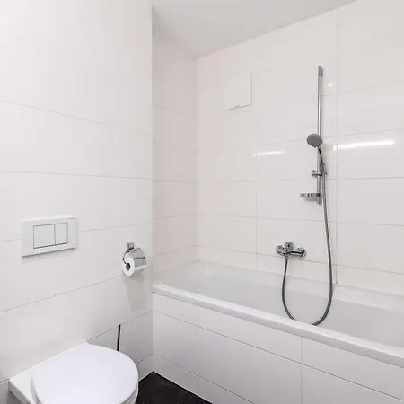 Bellevue Residences - Luxurious Lakeside 아파트