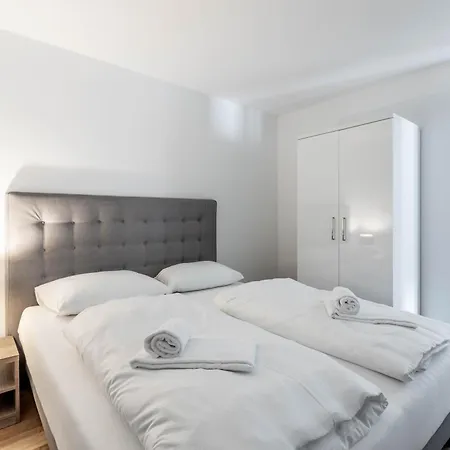 Bellevue Residences - Luxurious Lakeside Τσελ αμ Ζέε