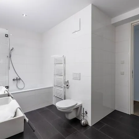 Bellevue Residences - Luxurious Lakeside 젤암제