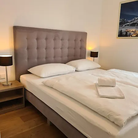 Bellevue Residences - Luxurious Lakeside 아파트