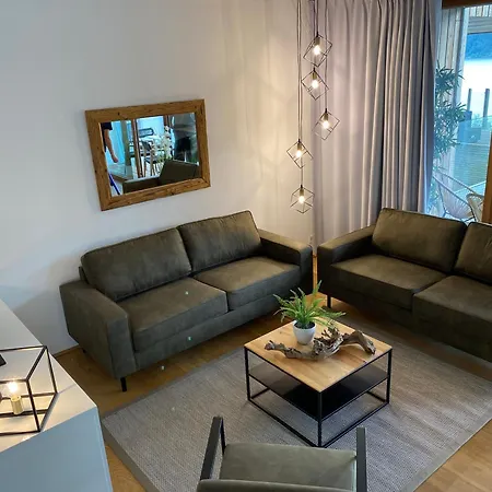 Bellevue Residences - Luxurious Lakeside Apartment *