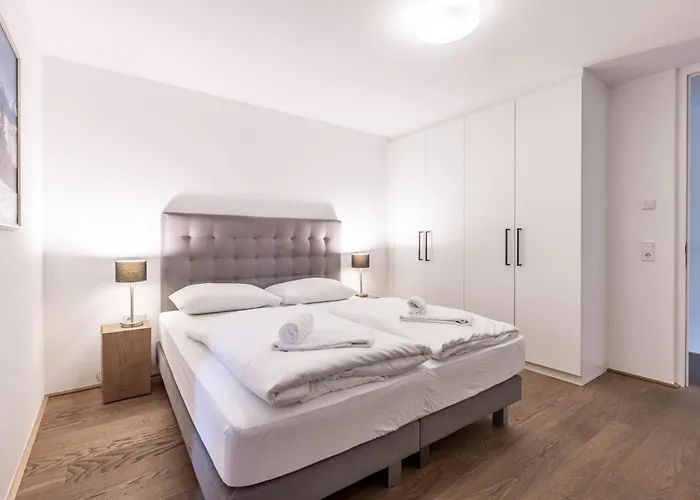 Bellevue Residences - Luxurious Lakeside *