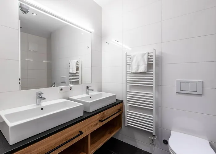 Bellevue Residences - Luxurious Lakeside 公寓