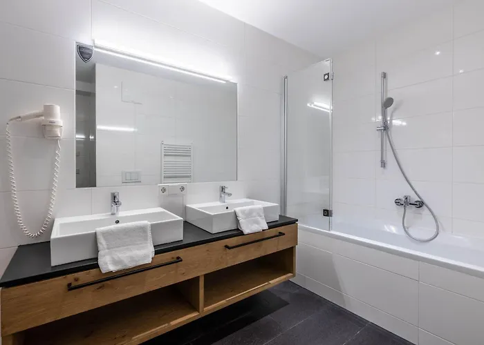 Bellevue Residences - Luxurious Lakeside Τσελ αμ Ζέε