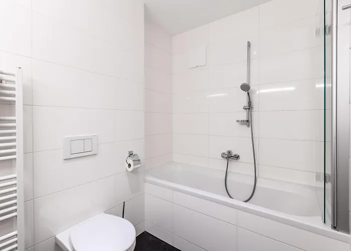 Bellevue Residences - Luxurious Lakeside 公寓