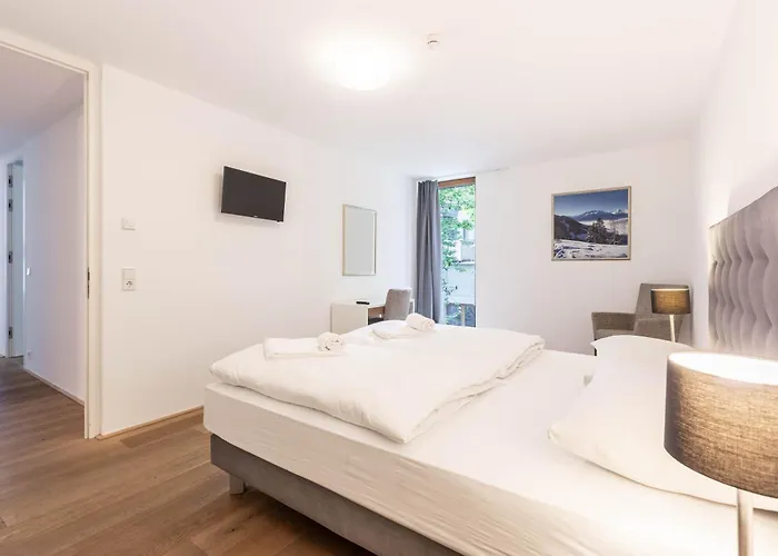 Bellevue Residences - Luxurious Lakeside *