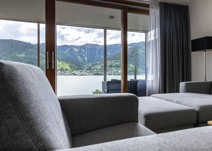 Bellevue Residences - Luxurious Lakeside Apartment *