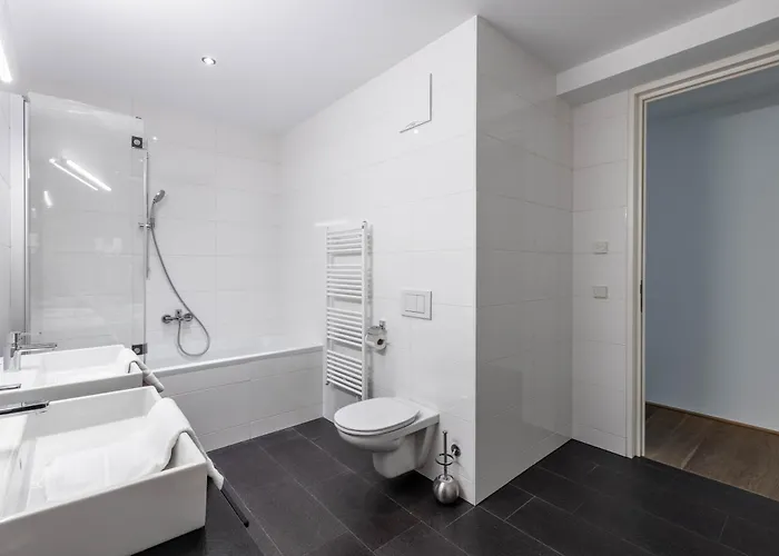 Bellevue Residences - Luxurious Lakeside Τσελ αμ Ζέε