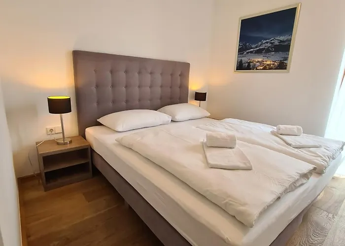 Bellevue Residences - Luxurious Lakeside Διαμέρισμα *