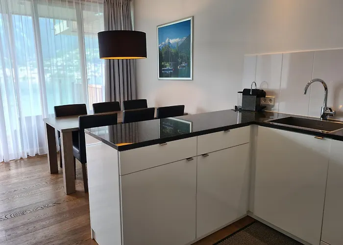 Bellevue Residences - Luxurious Lakeside Διαμέρισμα *