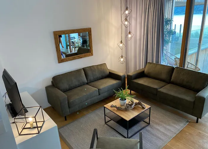 Bellevue Residences - Luxurious Lakeside Apartment *