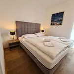 Bellevue Residences - Luxurious Lakeside Apartmán *