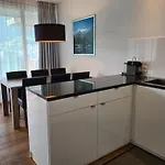 Bellevue Residences - Luxurious Lakeside Apartmán *