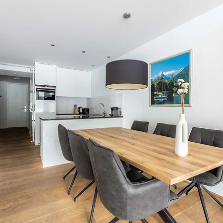 Bellevue Residences - Luxurious Lakeside Appartement