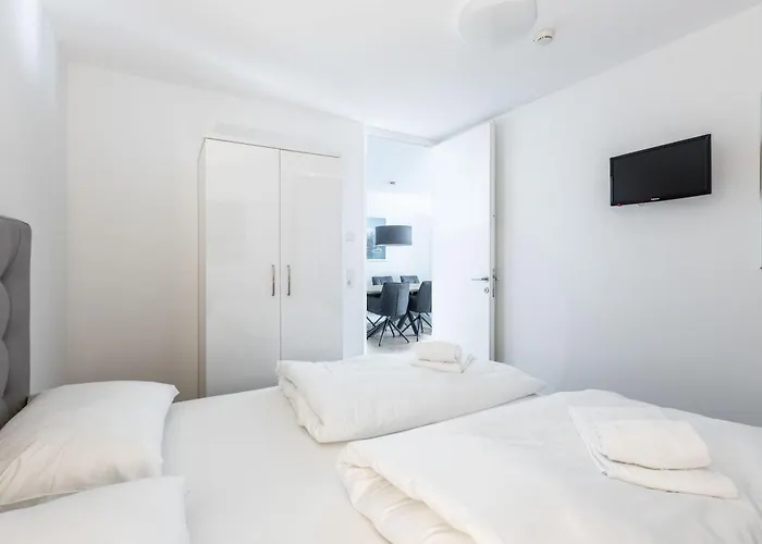 Bellevue Residences - Luxurious Lakeside Appartement