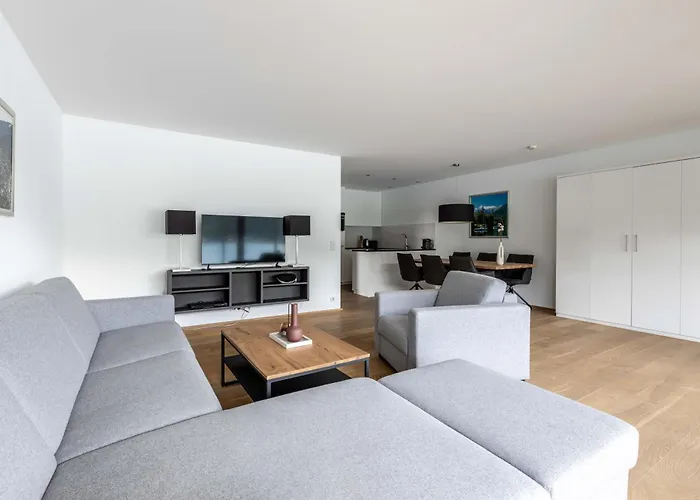 Bellevue Residences - Luxurious Lakeside *